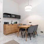 H11 Aparthotel